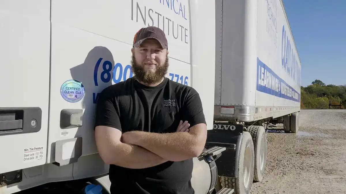 Understanding CDL Paid Training Programs in the United States